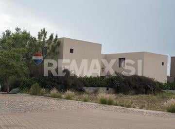 Casa de 4 habitaciones Venta MN 29,500,000 · Casa en Venta en El Campanario