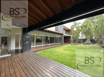 Casa · 833m² · 5 Recámaras · 4 Estacionamientos · Kl/ Esta Hermosa Residencia en Venta Lo Tiene Todo. 5 Recámaras.