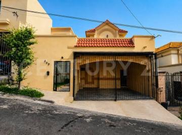Casa · 230m² · 3 Recámaras · 2 Estacionamientos · Casa en Venta en Cumbres 6to Sector, Monterrey, N. L.