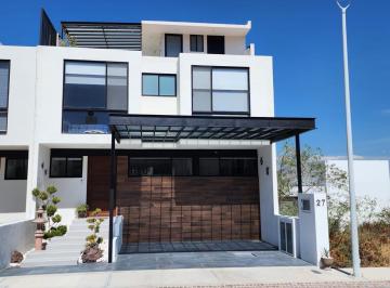 Casa en condominio · 300m² · 4 Recámaras · Aprovecha Precio de Oportunidad! Disfruta de Su Sótano con Jardín y Bar Integrado y Roof Garden