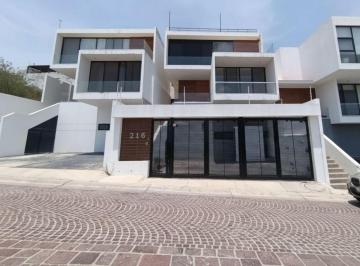 Casa · 450m² · 3 Recámaras · Casa en Renta en Cumbres del Lago, Juriquilla