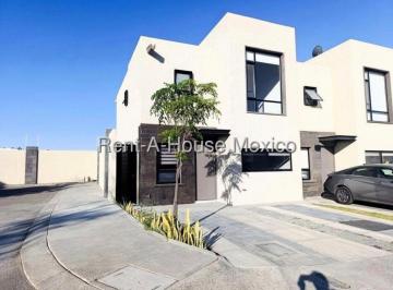 Casa en condominio de 3 habitaciones, El Marqués · Casa en Esquina en Renta en Zakia