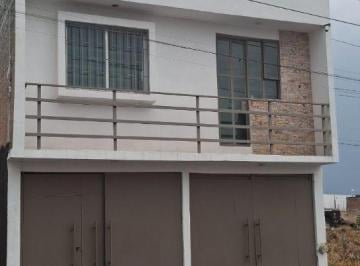 Casa de 5 habitaciones, Morelia · Casa en Venta 5 Rec Local a 5 Min de La Salidas a Quiroga Rec en Planta Baja Alta Plusvalía Esquina