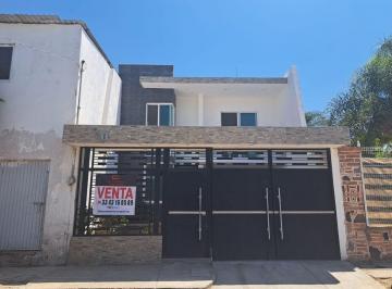 Casa · 220m² · 3 Recámaras · 2 Estacionamientos · Hermosa Casa en Venta en Villa Corona