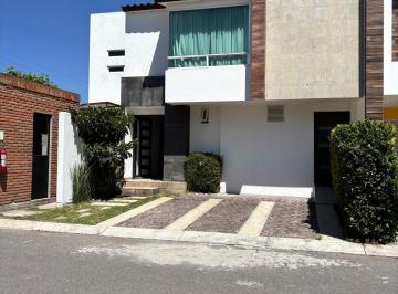 Casa · 231m² · 3 Recámaras · 2 Estacionamientos · Casa - Fuentes de San José