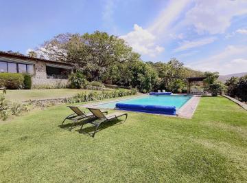 Casa · 660m² · 7 Recámaras · 10 Estacionamientos · Casa con Vista Panoramica en Fracc. Tamoanchan Jiutepec Morelos.