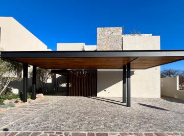 Casa en condominio de 5 habitaciones, Querétaro · Casa en Venta Altozano Queretaro - Casa Mezquite