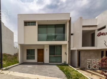 Casa · 154m² · 4 Recámaras · 2 Estacionamientos · Casa en Fraccionamiento Senderos de Monte Verde