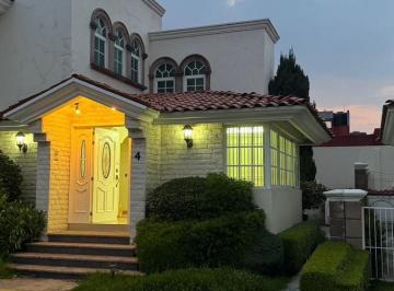 Casa · 267m² · 3 Recámaras · 2 Estacionamientos · Casa en Renta Metepec