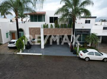 Casa · 284m² · 3 Recámaras · 2 Estacionamientos · Casa en Venta en San Agustin - (4)