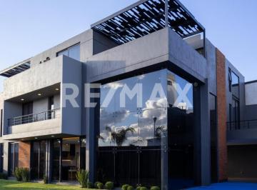 Casa en condominio · 570m² · 4 Recámaras · 4 Estacionamientos · Exclusiva Residencia en Venta. - (4)
