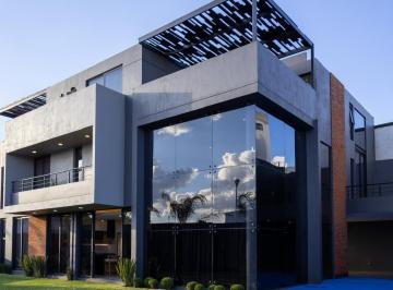 Casa en condominio · 570m² · 4 Recámaras · 4 Estacionamientos · Exclusiva Residencia en Venta. - (4)