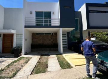 Casa en condominio de 3 habitaciones, Tlajomulco de Zúñiga · Casa en Renta en Fraccionamiento La Rioja, Tlajomulco de Zúñiga Sobre Av Lopez Mateos, Sur.