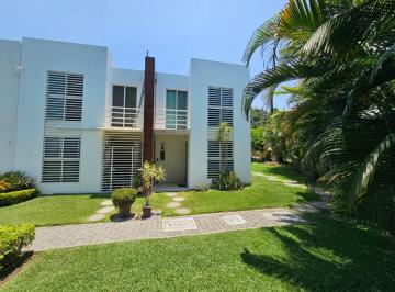 Casa de 3 habitaciones, Jiutepec · Venta de Casa en Jiutepec en Fraccionamiento con Alberca y Seguridad