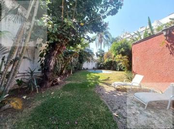 Casa · 464m² · 4 Recámaras · 2 Estacionamientos · Casa en Venta en Cuernavaca en un Nivel, en El Fraccionamiento Bello Horizonte