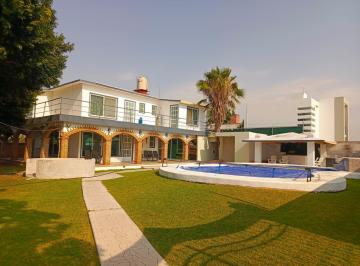 Casa · 435m² · 4 Recámaras · 4 Estacionamientos · Venta de Casa con Alberca