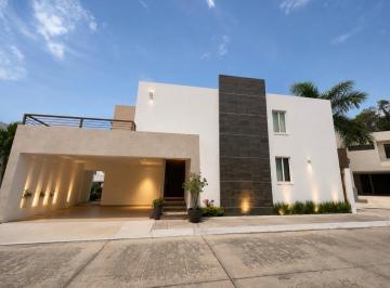 Casa · 3 Recámaras · 2 Estacionamientos · Casa - Fraccionamiento Hacienda del Rul