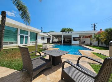 Casa · 745m² · 4 Recámaras · 9 Estacionamientos · Casa en 1 Sola Planta en Venta en Condado de Asturias, Santiago