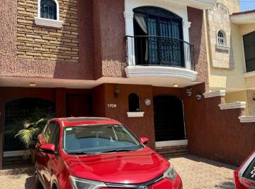 Casa de 3 habitaciones, Zapopan · Casa en Venta en Paseos del Sol