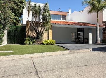 Casa de 3 habitaciones, Zapopan · Casa Amueblada en Renta en Puerta de Hierro, Zapopan