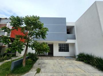 Casa · 128m² · 3 Recámaras · 2 Estacionamientos · Casa Remodelada en Venta San Pedro Cholula $2,250,000