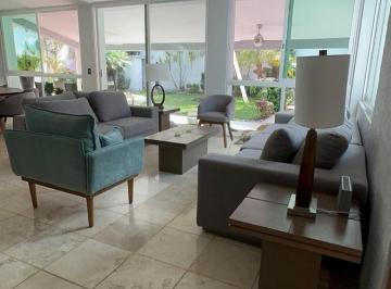 Casa · 340m² · 3 Recámaras · 3 Estacionamientos · Venta de Casa de 1 Nivel en Lomas de La Selva, Cuernavaca