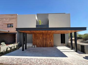 Casa en condominio de 4 habitaciones, Querétaro · Casa en Venta Altozano Queretaro - Casa Fogata