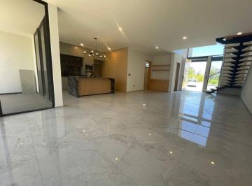 Casa en condominio de 4 habitaciones, Tlajomulco de Zúñiga · Residencia Premium en Coto Almena Casa Fuerte | 225 m² | Doble Altura, 4 Recámaras y 3 Cocheras |
