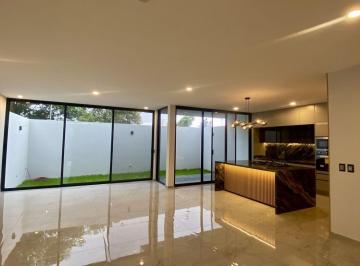 Casa en condominio de 4 habitaciones, Tlajomulco de Zúñiga · Residencia Premium en Coto Almena Casa Fuerte | 225 m² | Doble Altura, 4 Recámaras y 3 Cocheras |