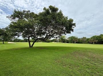 bf5c996950aa53acb14be5b804ba49e4a0954f2d619a6676491ce6aeaab28c86 · Terreno en Venta con Vista a Campo de Golf en El Yucatán Country Club.