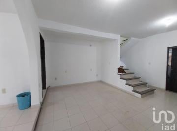 Oficina · 160m² · 4 Recámaras · Casa en Renta a Dos Cuadras del Estadio de Béisbol Yu´va en La Colonia Reforma.