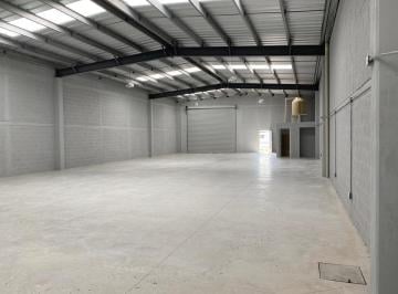 Bodega comercial · 450m² · 5 Estacionamientos · Bodega Comercial 450 m², Cortina a Nivel de Piso, Amplio Patio de Maniobras