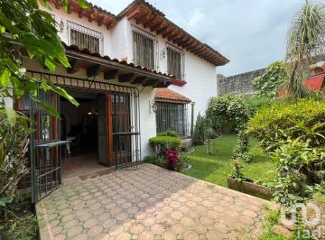 Casa · 359m² · 4 Recámaras · 2 Estacionamientos · Casa Sola en Renta Vistahermosa 4 Recámaras