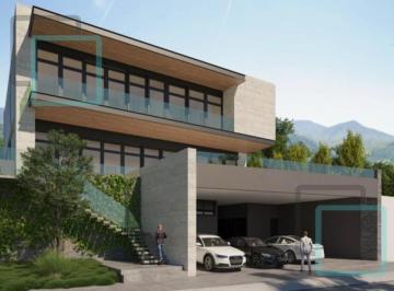 Casa · 767m² · 3 Recámaras · 3 Estacionamientos · Casa en Venta Sierra Alta Zona Carretera Nacional Monterrey