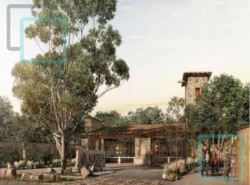 Terreno / Lote · 1379m² · Lote de Terreno Residencial en Venta Zona Huajuquito Carretera Nacional Santiago