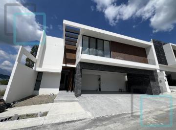 Casa · 490m² · 4 Recámaras · 4 Estacionamientos · Casa en Venta Pedregal de La Montaña Zona Carretera Nacional Monterrey