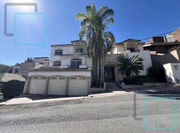 Casa · 751m² · 4 Recámaras · 4 Estacionamientos · Casa en Venta Cumbres 2do Sector Zona Monterrey