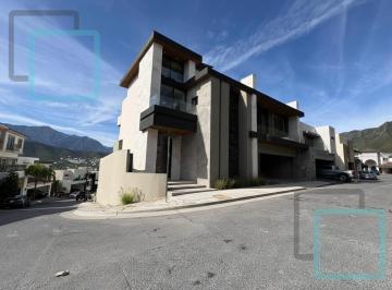 Casa · 837m² · 4 Recámaras · 4 Estacionamientos · Casa en Venta Club de Golf La Herradura Zona Carretera Nacional Monterrey