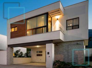 Casa · 279m² · 3 Recámaras · 2 Estacionamientos · Casa en Venta en Cumbres Zona Monterrey