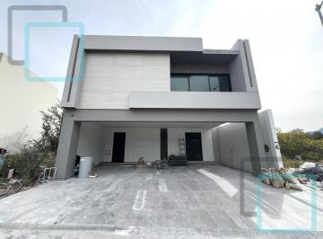 Casa · 374m² · 3 Recámaras · 3 Estacionamientos · Casa en Venta en La Zona de Carretera Nacional Santiago