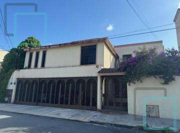 Casa · 438m² · 4 Recámaras · 3 Estacionamientos · Casa en Venta Colonia Vista Hermosa Zona Monterrey