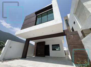 Casa · 247m² · 3 Recámaras · 2 Estacionamientos · Casa en Venta en La Zona de Dominio Cumbres García