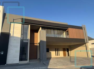 Casa · 465m² · 4 Recámaras · 3 Estacionamientos · Casa en Venta Bosques de Las Misiones Zona Carretera Nacional Santiago