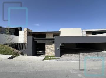 Casa · 820m² · 4 Recámaras · 3 Estacionamientos · Casa en Venta Sierra Alta Zona Carretera Nacional Monterrey