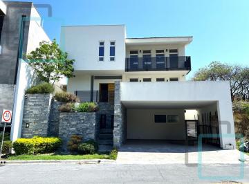 Casa · 540m² · 3 Recámaras · 2 Estacionamientos · Casa en Venta Sierra Alta Zona Carretera Nacional Monterrey