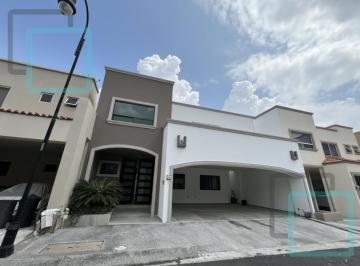 Casa · 433m² · 3 Recámaras · 3 Estacionamientos · Casa en Venta Lagos del Vergel Zona Carretera Nacional Monterrey