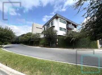 Casa · 620m² · 4 Recámaras · 6 Estacionamientos · Casa en Venta Lagos del Vergel Zona Carretera Nacional Monterrey