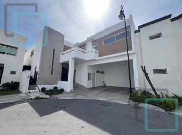 Casa · 360m² · 4 Recámaras · 2 Estacionamientos · Casa en Venta Lagos del Vergel Zona Carretera Nacional Monterrey