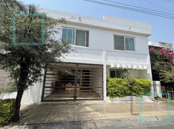Casa · 280m² · 3 Recámaras · 1 Estacionamiento · Casa en Venta Colonia Vista Hermosa Zona Monterrey