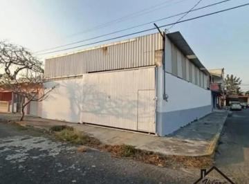 Bodega comercial · 200m² · 1 Estacionamiento · Bodega de 200 m² a Dos Cuadras de La Av Cuauhtémoc